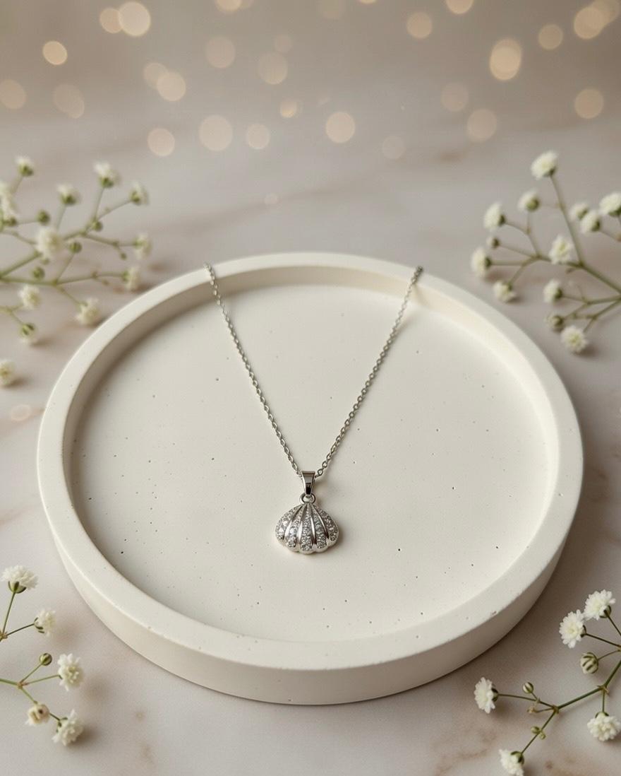 Elegant Pearl Shell Pendant Necklace
