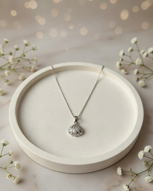 Elegant Pearl Shell Pendant Necklace